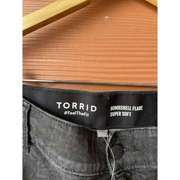 Torrid Bombshell Flare Super Soft Jeans Women’s Size 28 Reg Black Floral - Picture 6 of 15